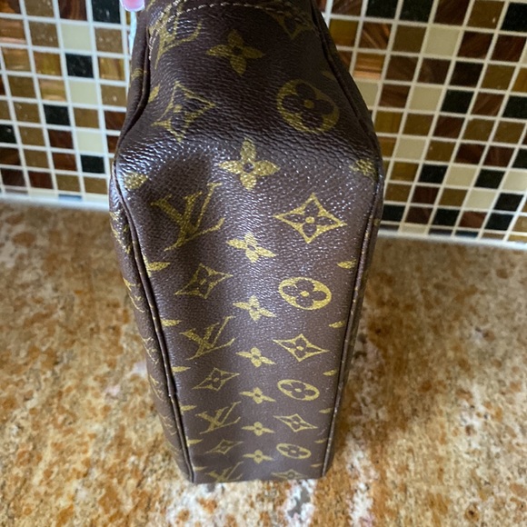 LOUIS VUITTON Monogram Trousse Toilette 28 - Picture 17 of 17